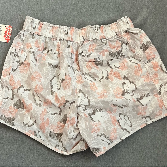 NWT FP Movement Free People into the wild Printed Mid Rise Shorts size XS - Picture 6 of 15